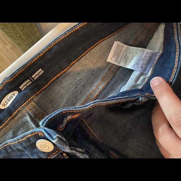 Old navy ripped jeans - Picture 2 of 2